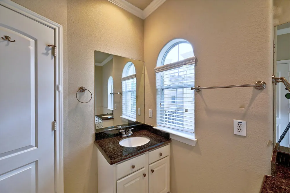 5411 Kansas Street Houston, TX 77007