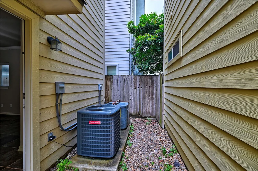 5411 Kansas Street Houston, TX 77007