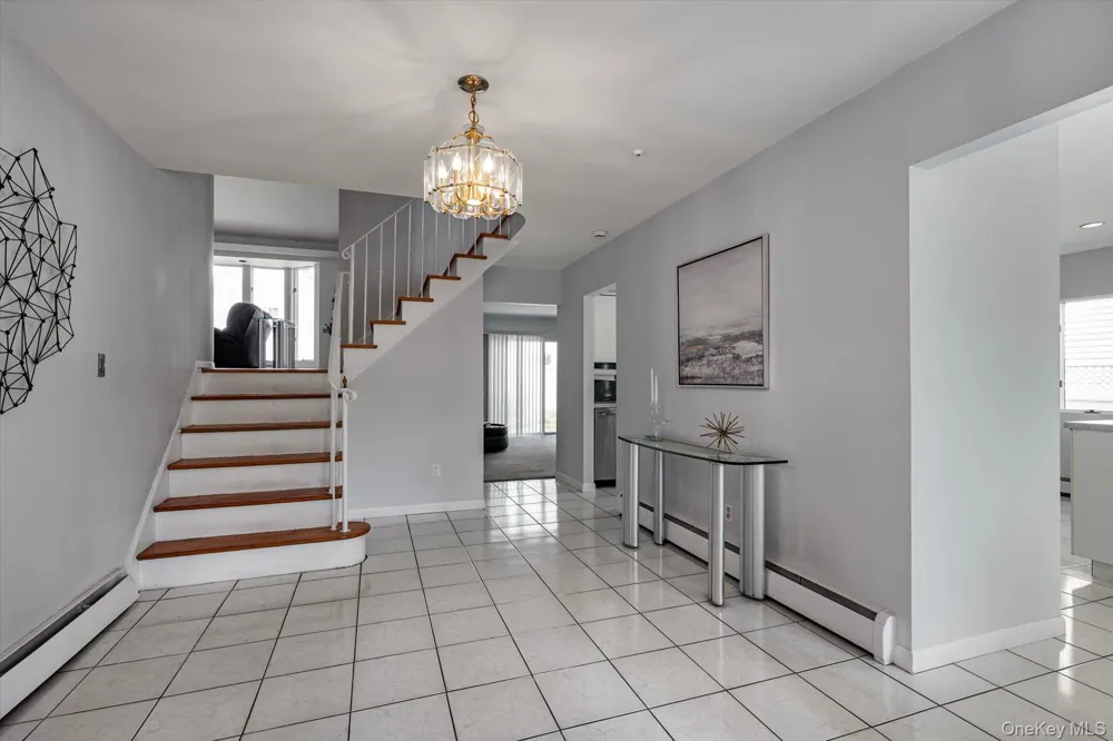 2075 Berkley Lane Merrick, NY 11566