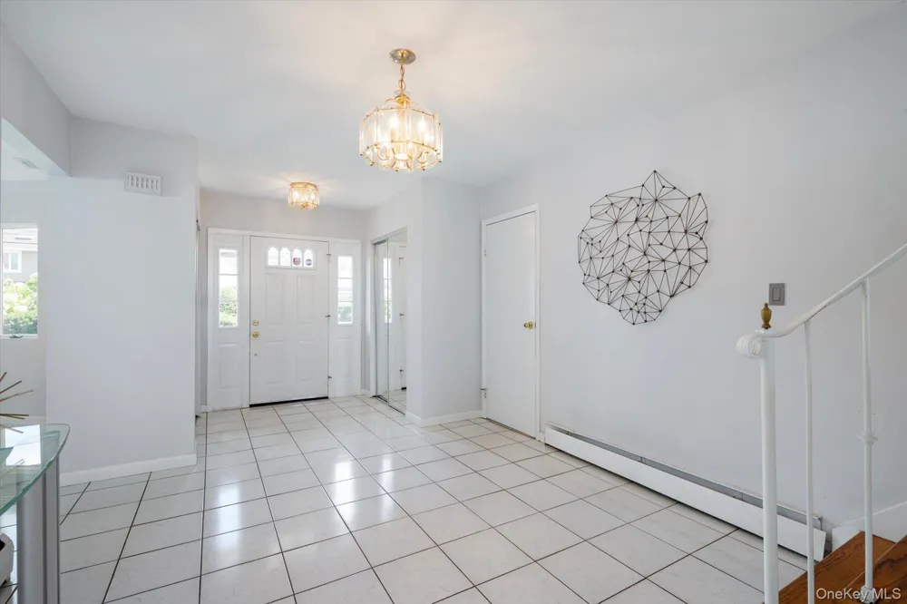 2075 Berkley Lane Merrick, NY 11566