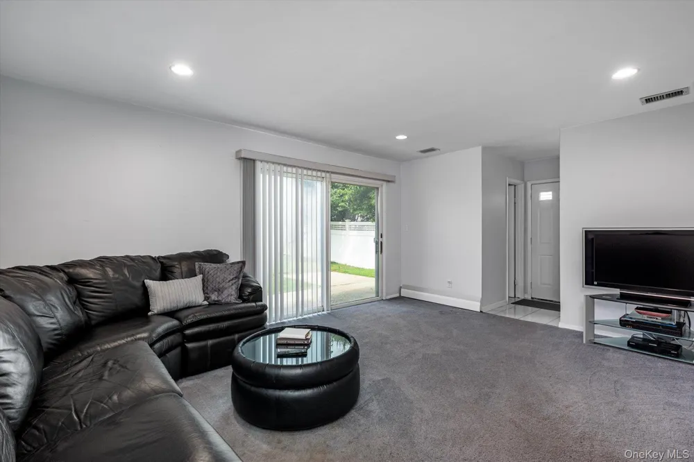 2075 Berkley Lane Merrick, NY 11566