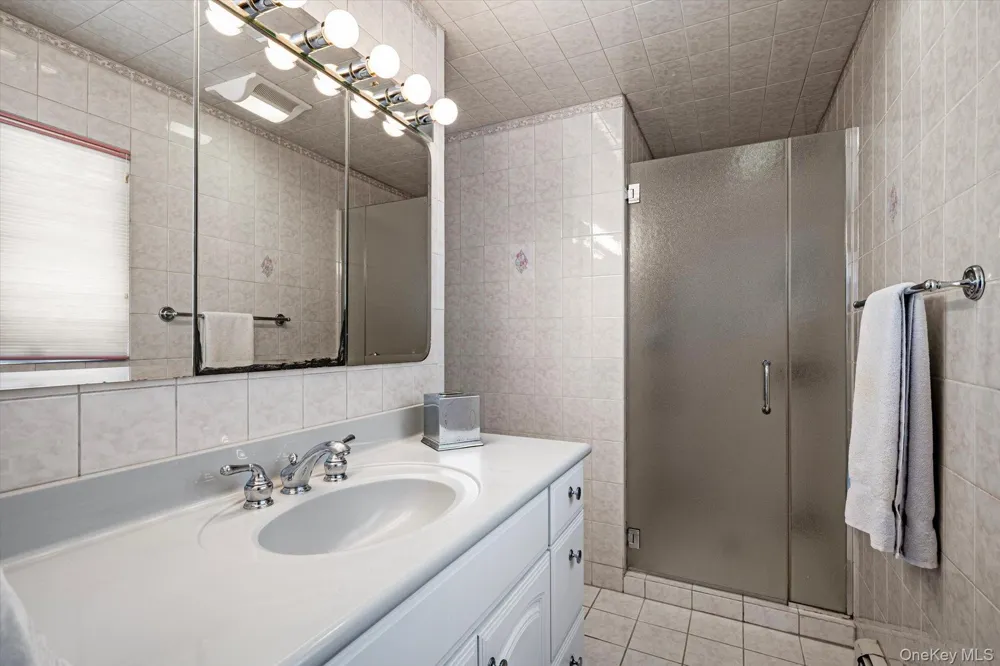 2075 Berkley Lane Merrick, NY 11566