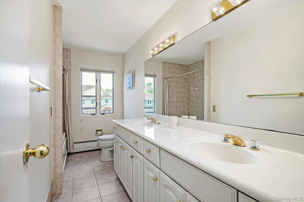 2075 Berkley Lane Merrick, NY 11566