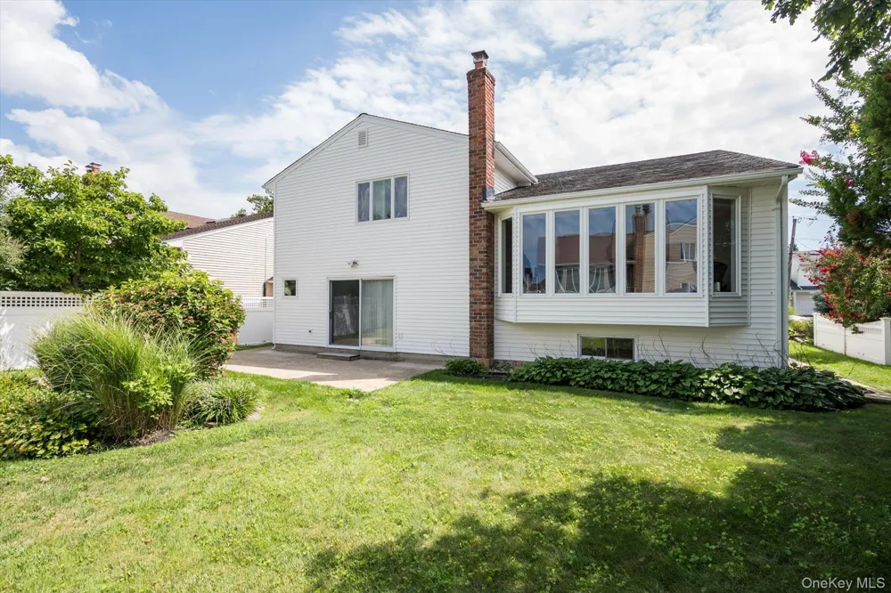 2075 Berkley Lane Merrick, NY 11566