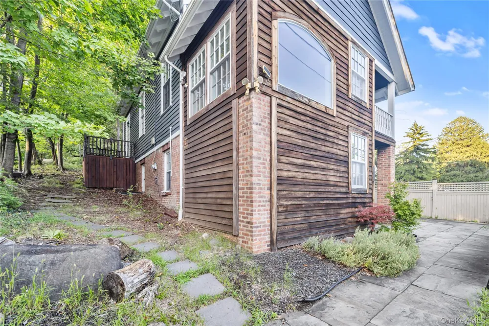 697 S Mountain Road New City, NY 10956
