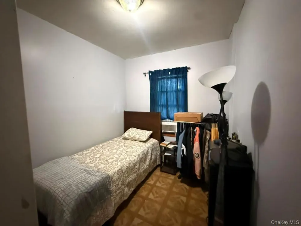 9214 168th Place Jamaica, NY 11433