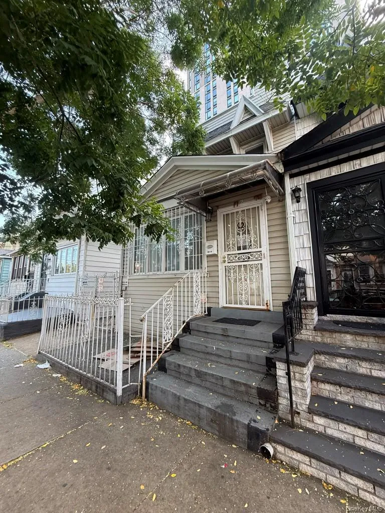 9214 168th Place Jamaica, NY 11433