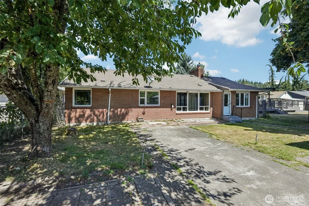 2219 Ocean Beach Highway Longview, WA 98632