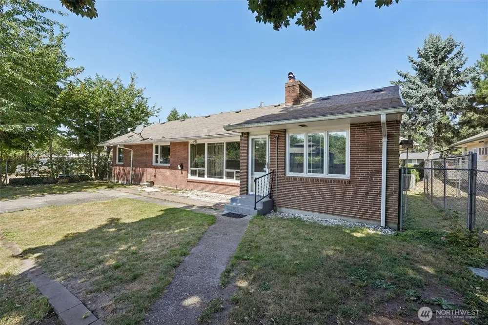 2219 Ocean Beach Highway Longview, WA 98632