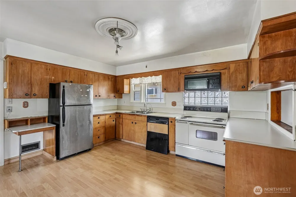 2219 Ocean Beach Highway Longview, WA 98632