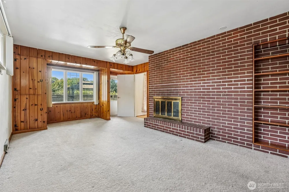 2219 Ocean Beach Highway Longview, WA 98632
