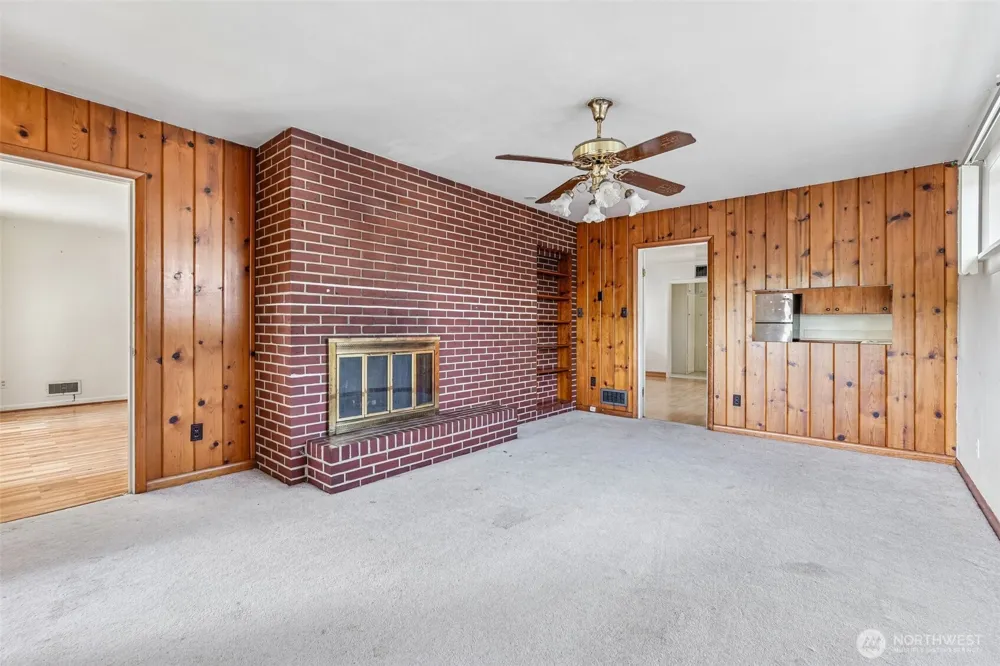 2219 Ocean Beach Highway Longview, WA 98632