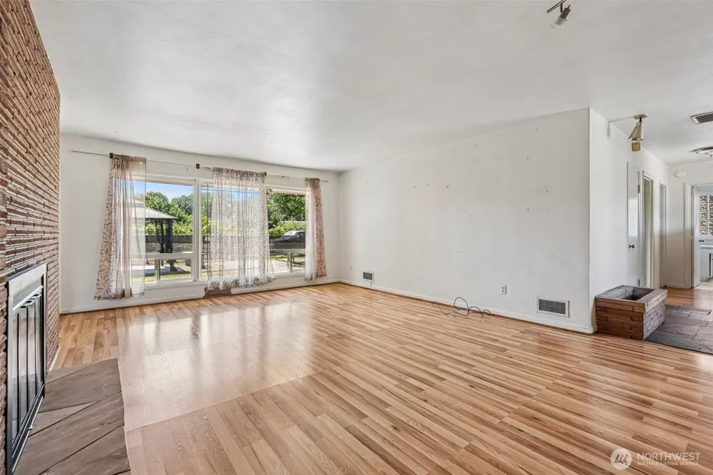2219 Ocean Beach Highway Longview, WA 98632