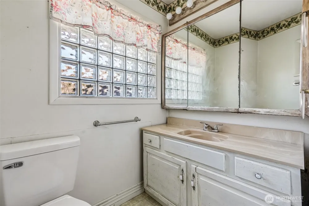 2219 Ocean Beach Highway Longview, WA 98632