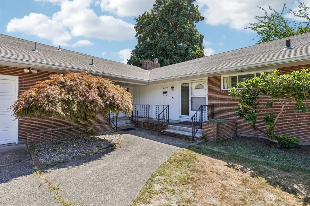 2219 Ocean Beach Highway Longview, WA 98632