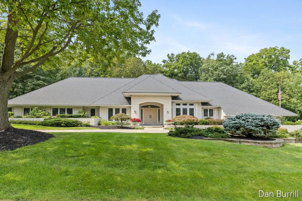 5999 Hillsborough Court SW Grandville, MI 49418