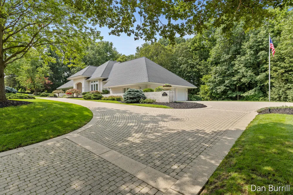 5999 Hillsborough Court SW Grandville, MI 49418