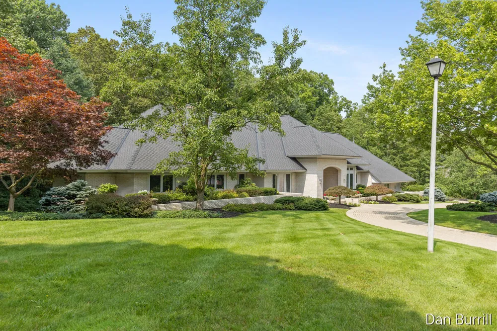 5999 Hillsborough Court SW Grandville, MI 49418