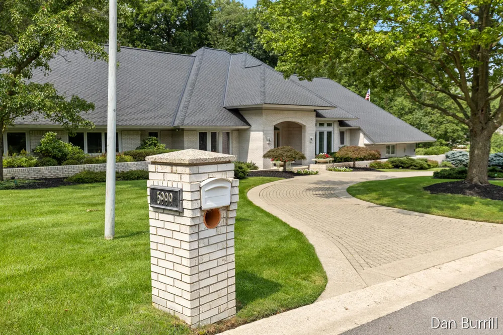 5999 Hillsborough Court SW Grandville, MI 49418