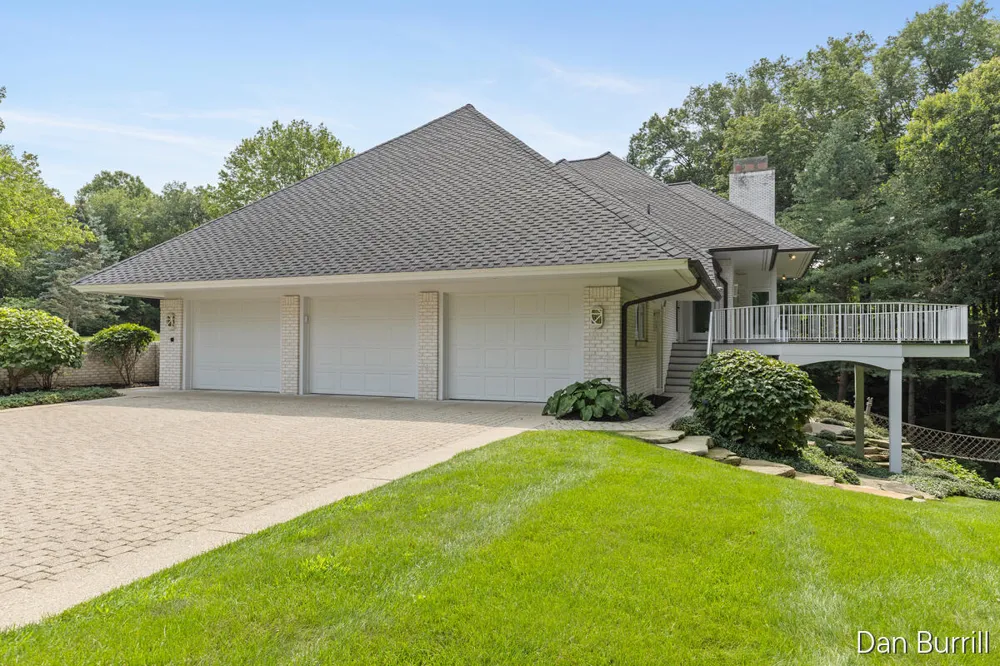 5999 Hillsborough Court SW Grandville, MI 49418