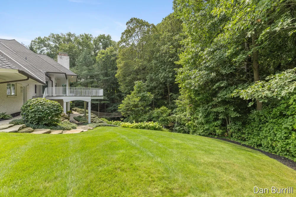 5999 Hillsborough Court SW Grandville, MI 49418