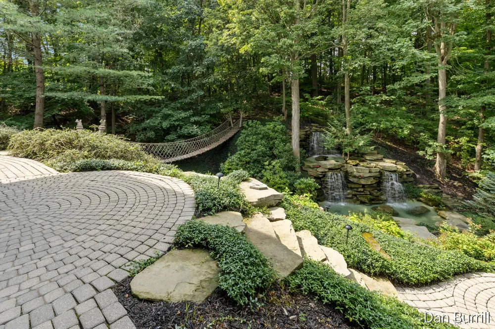 5999 Hillsborough Court SW Grandville, MI 49418