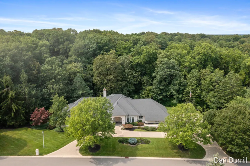 5999 Hillsborough Court SW Grandville, MI 49418