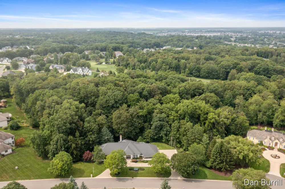 5999 Hillsborough Court SW Grandville, MI 49418