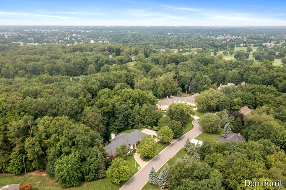5999 Hillsborough Court SW Grandville, MI 49418
