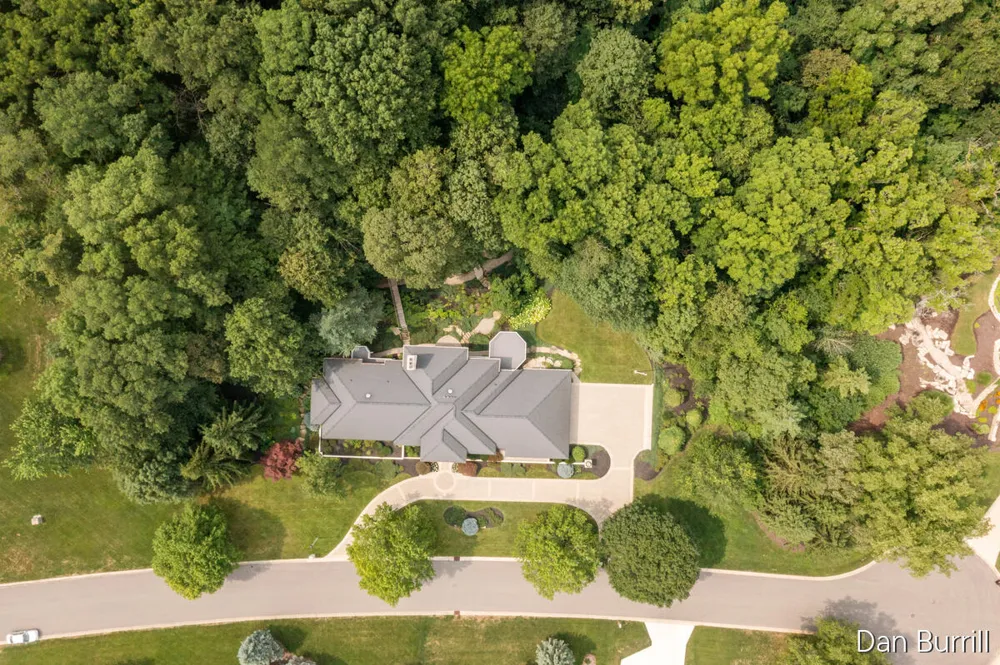 5999 Hillsborough Court SW Grandville, MI 49418