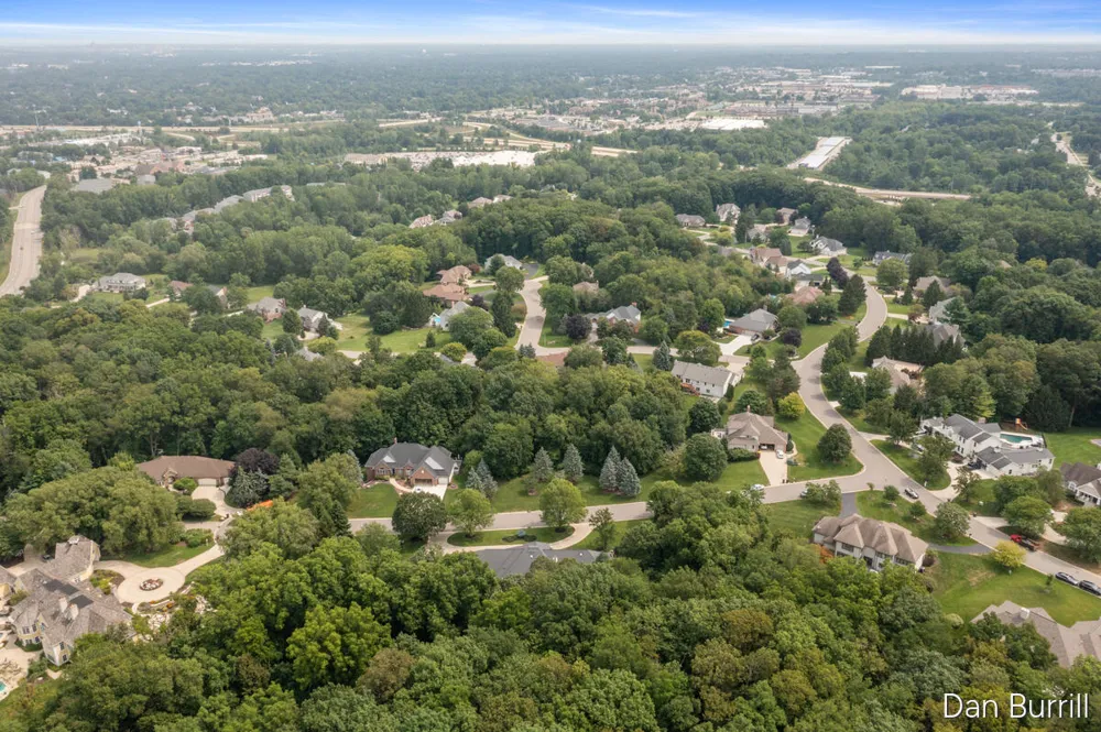 5999 Hillsborough Court SW Grandville, MI 49418