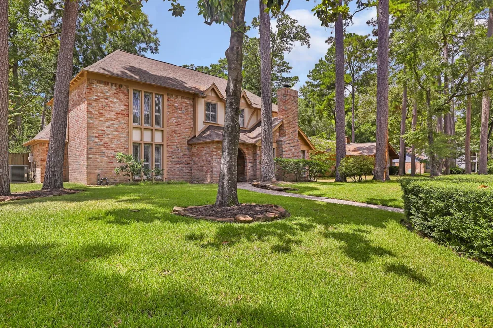 2210 Laurel Hill Drive Kingwood, TX 77339