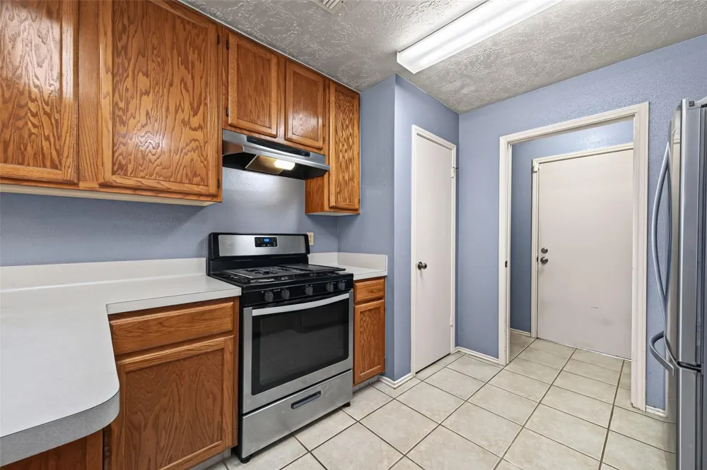 7522 Flair Oaks Drive Houston, TX 77040