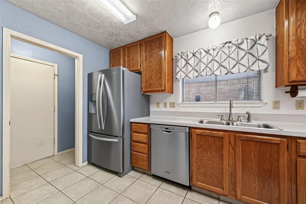 7522 Flair Oaks Drive Houston, TX 77040