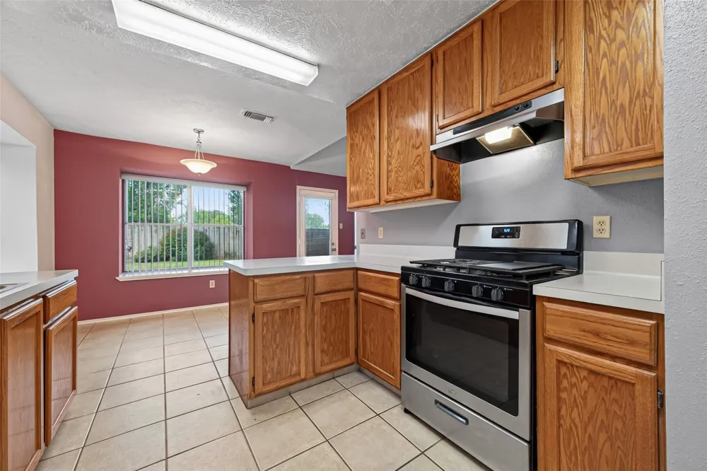 7522 Flair Oaks Drive Houston, TX 77040