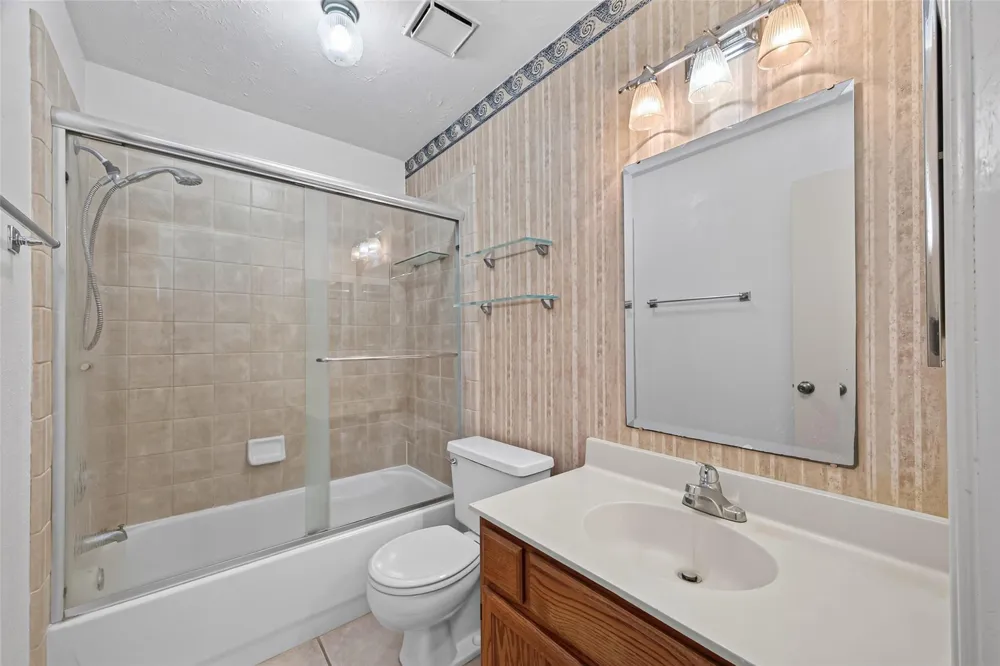 7522 Flair Oaks Drive Houston, TX 77040