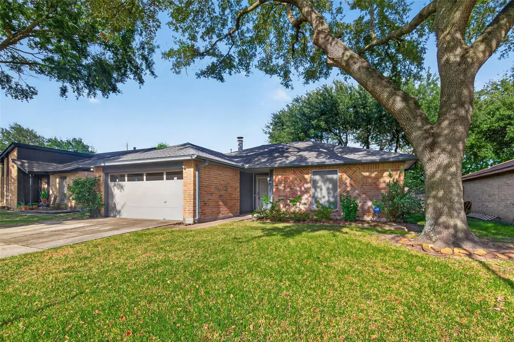 7522 Flair Oaks Drive Houston, TX 77040