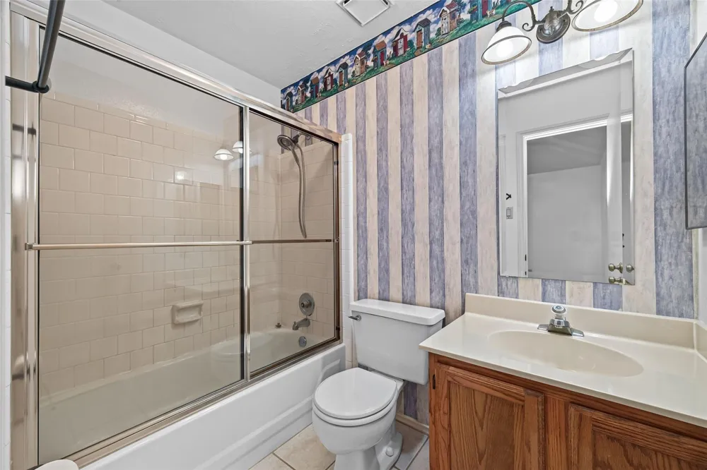 7522 Flair Oaks Drive Houston, TX 77040