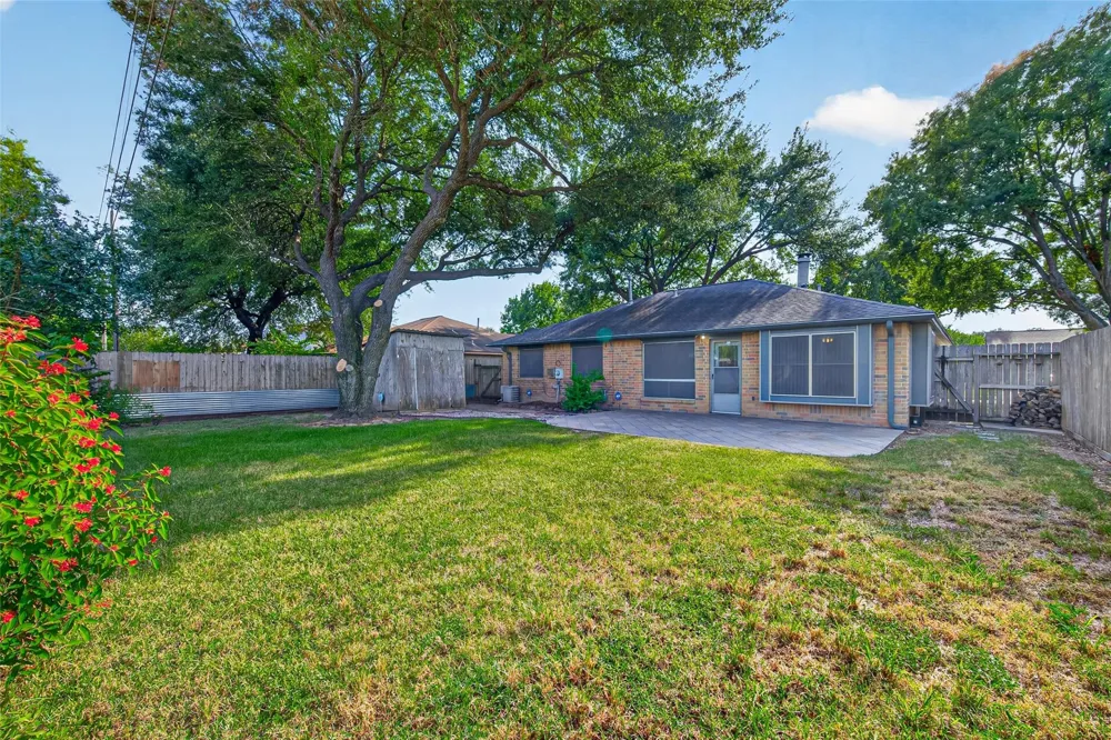 7522 Flair Oaks Drive Houston, TX 77040