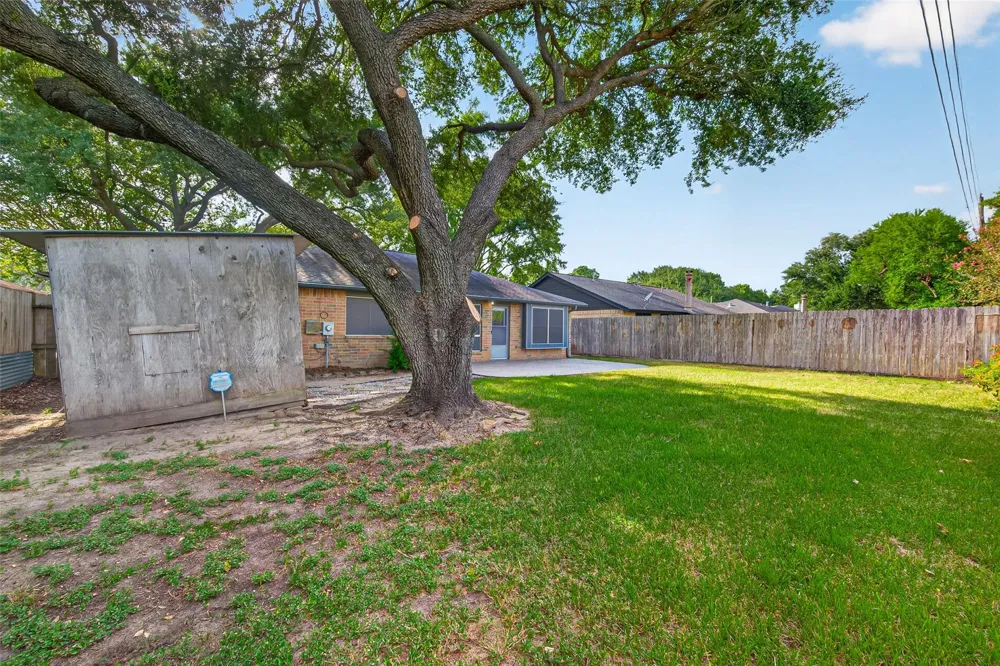 7522 Flair Oaks Drive Houston, TX 77040