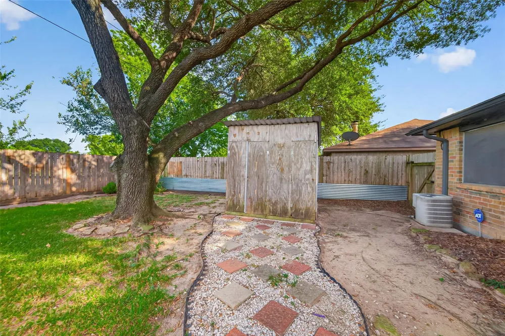 7522 Flair Oaks Drive Houston, TX 77040