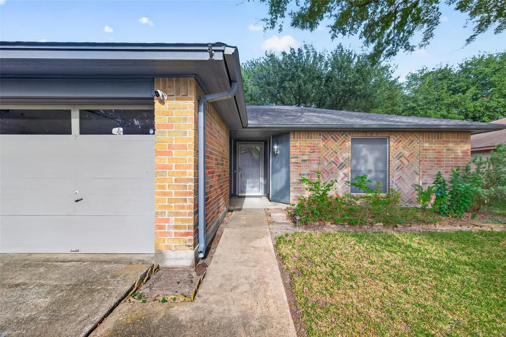 7522 Flair Oaks Drive Houston, TX 77040