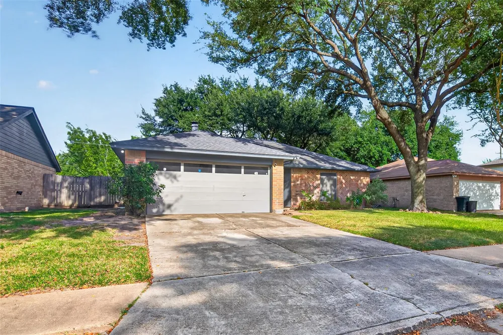 7522 Flair Oaks Drive Houston, TX 77040