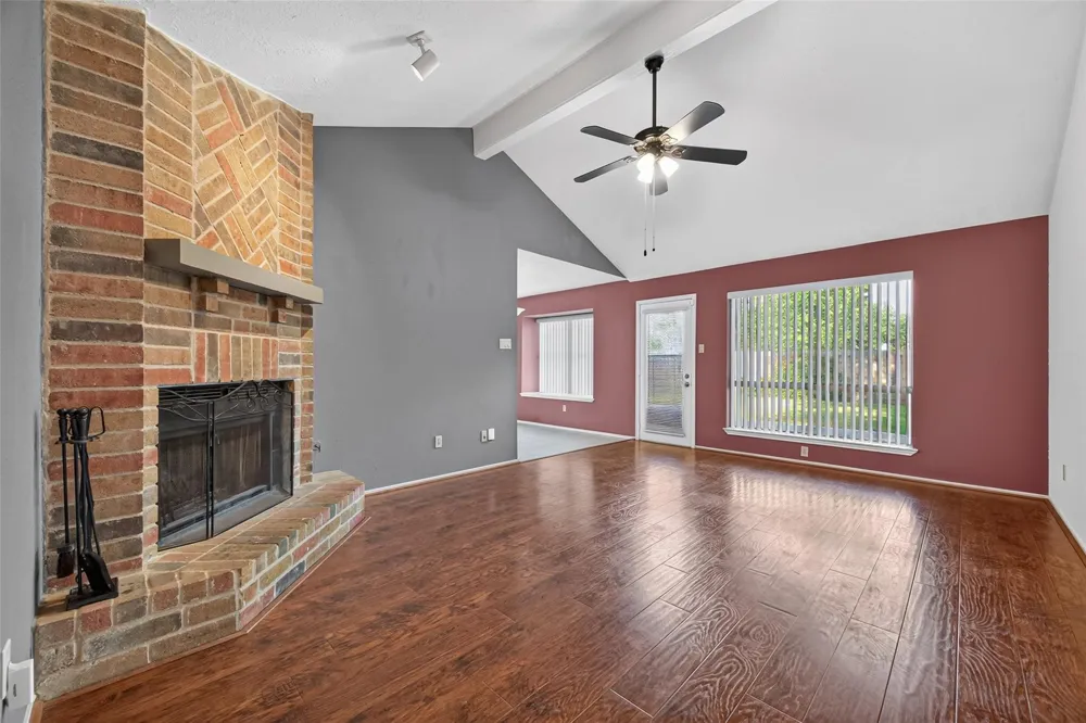 7522 Flair Oaks Drive Houston, TX 77040
