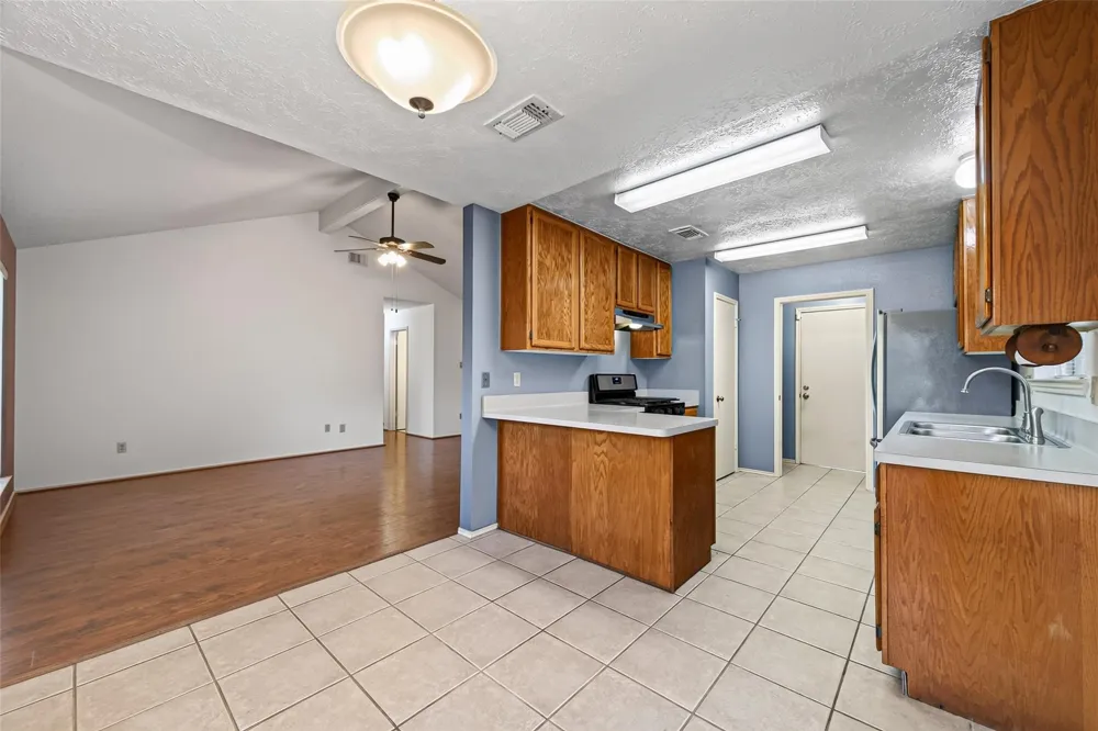 7522 Flair Oaks Drive Houston, TX 77040