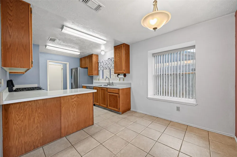 7522 Flair Oaks Drive Houston, TX 77040