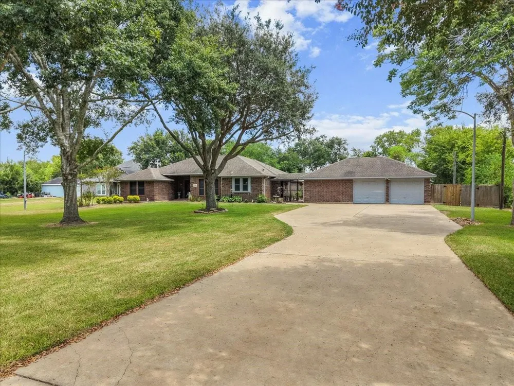 5255 Beaver Road Santa Fe, TX 77517