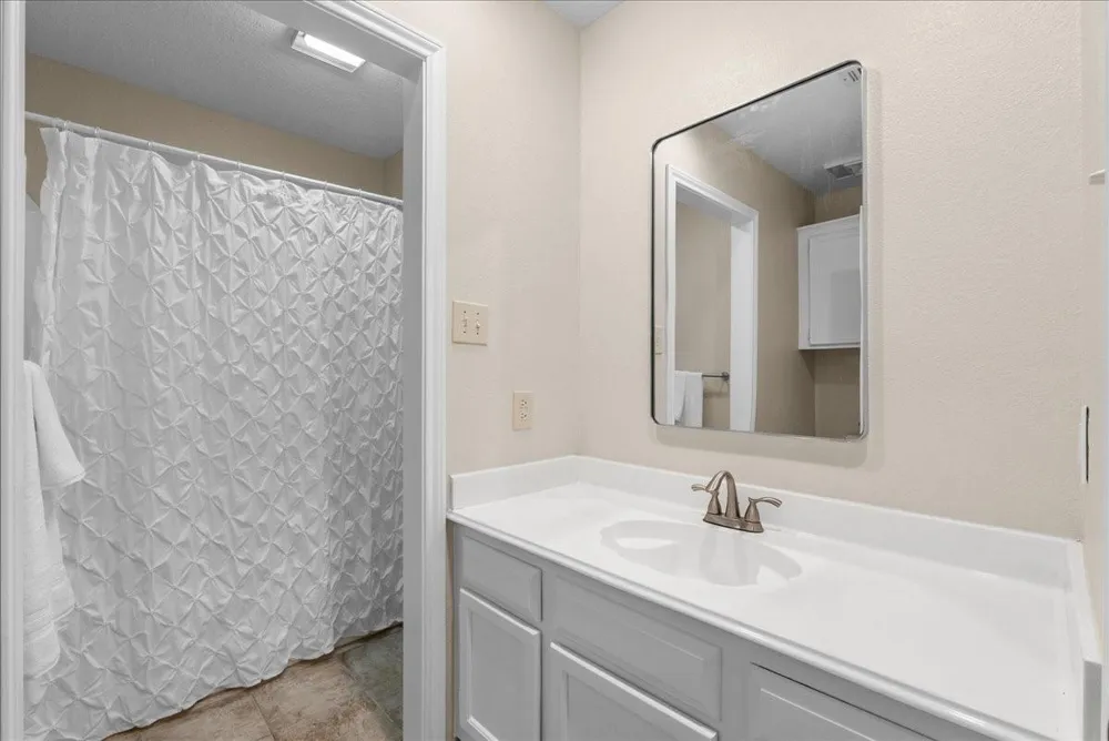 5255 Beaver Road Santa Fe, TX 77517