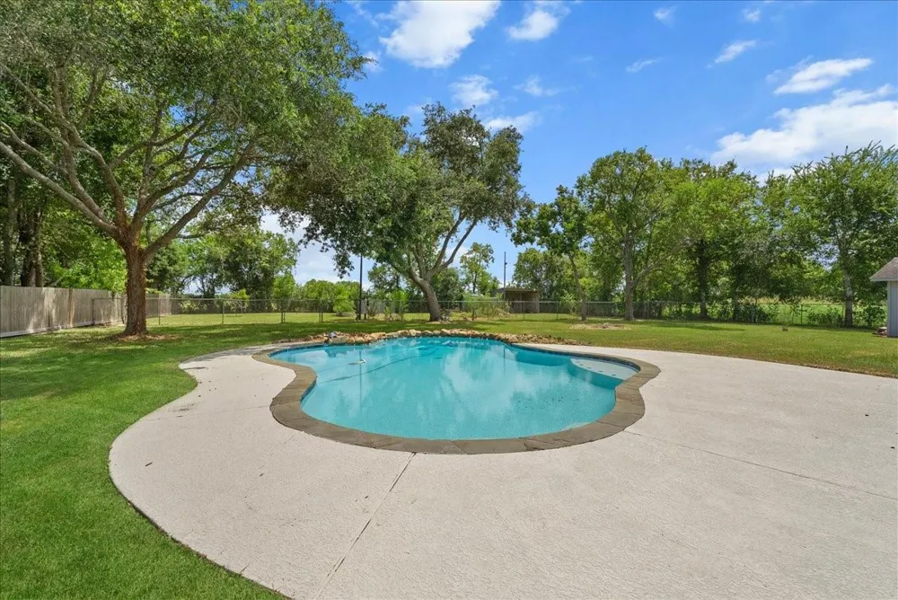 5255 Beaver Road Santa Fe, TX 77517