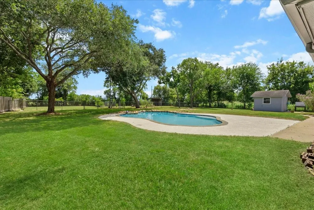 5255 Beaver Road Santa Fe, TX 77517
